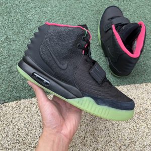 NIKE YEEZY